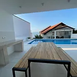 Tole 2 With Heated Pool Apartment Podaca