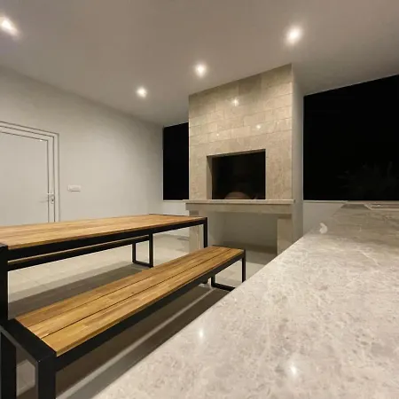 Tole 2 With Heated Pool *