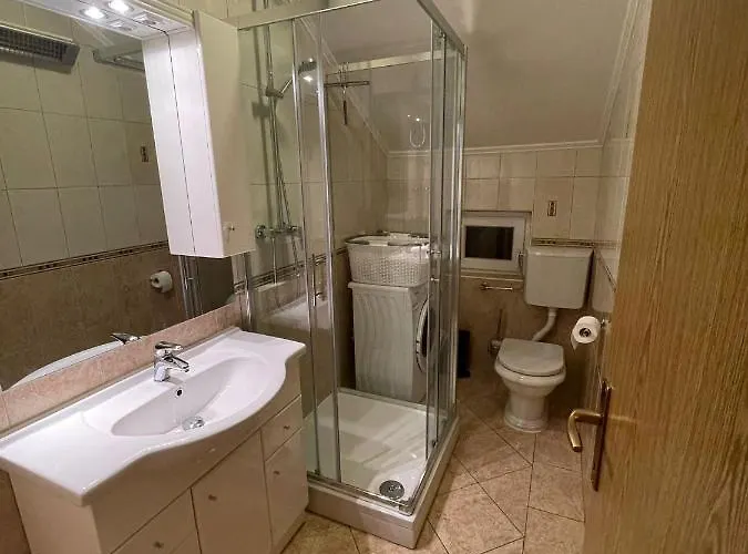 Tole 2 With Heated Pool *