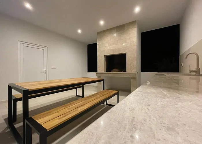 Tole 2 With Heated Pool *