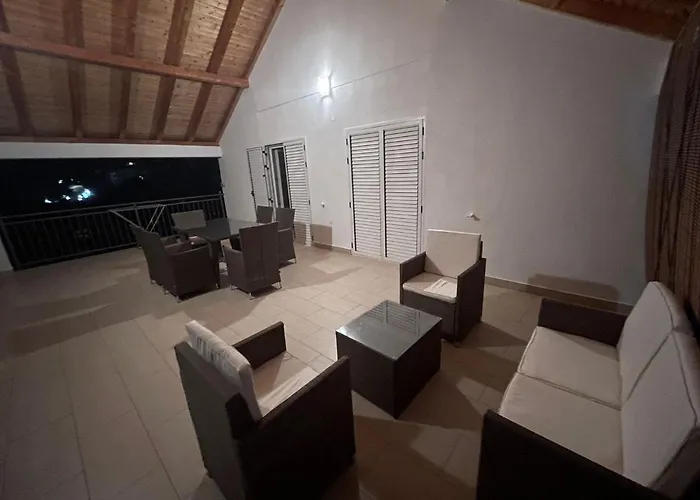 Tole 2 With Heated Pool *