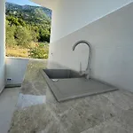 아파트 Tole 2 With Heated Pool