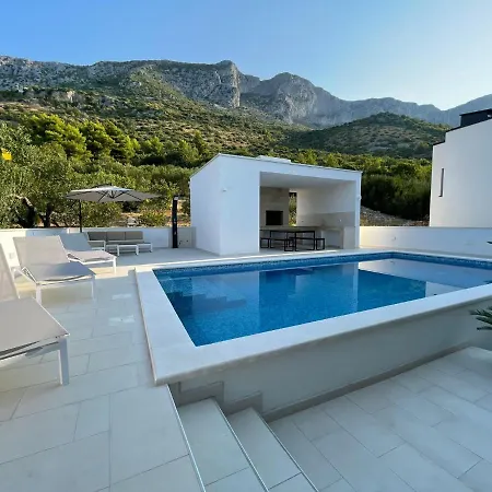 Tole 2 With Heated Pool * Podaca