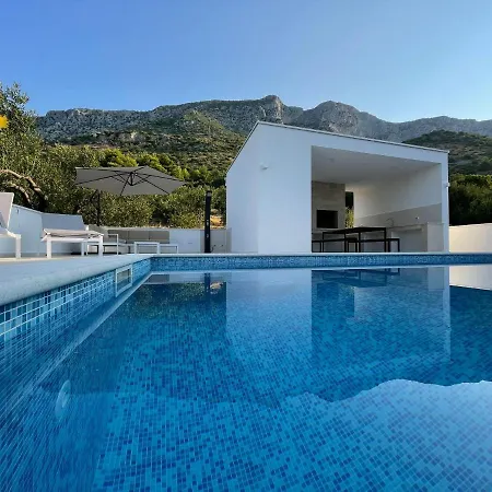 Tole 2 With Heated Pool *