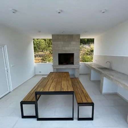 Tole 2 With Heated Pool Apartment
