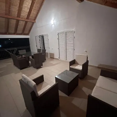 Tole 2 With Heated Pool *