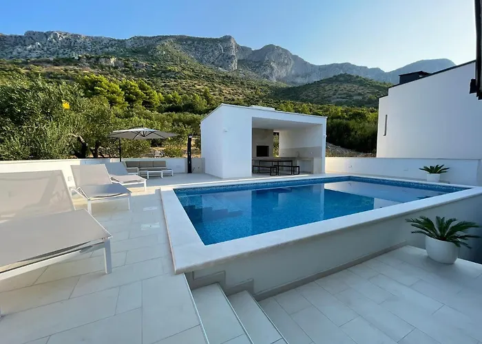 Tole 2 With Heated Pool * Podaca
