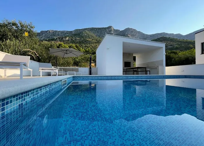 Tole 2 With Heated Pool *